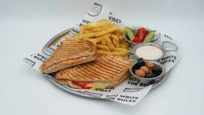 Salçalı Kaşarlı Tost