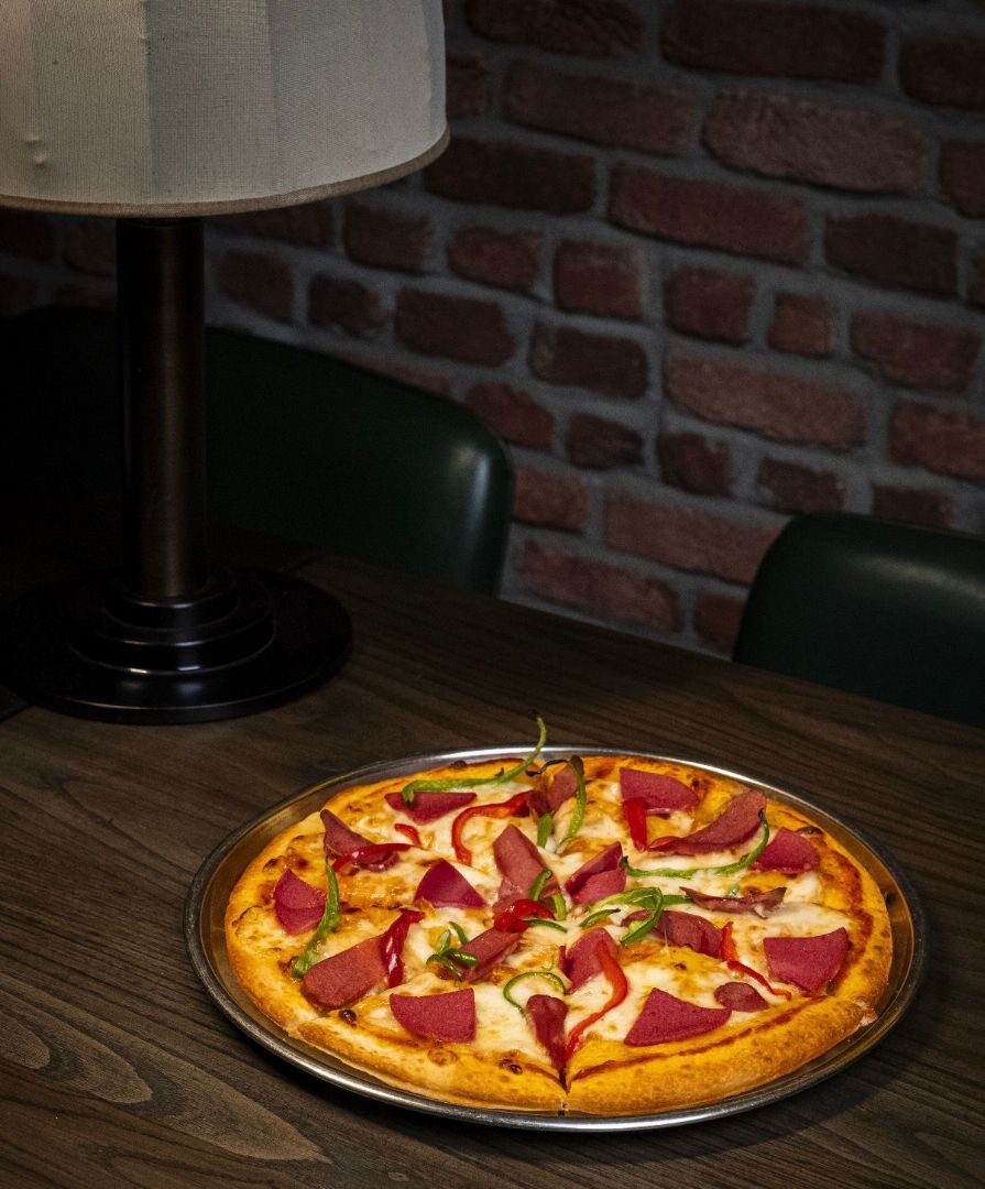 SOSİSLİ SALAMLI PİZZA